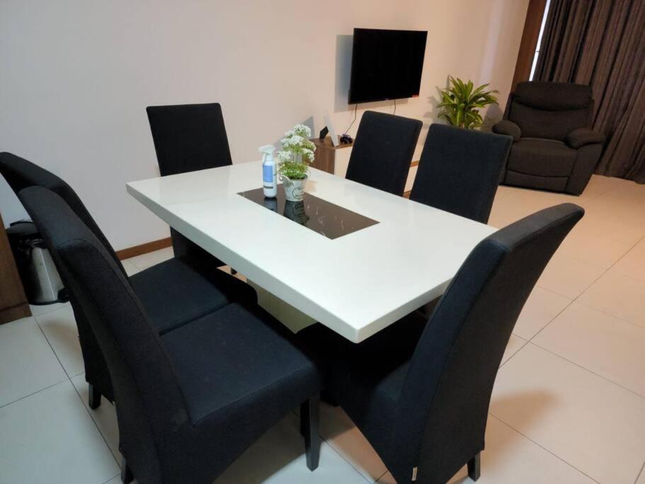 Deluxe Seaview Suite Twin Bed By The Only Bnb Tanjung Tokong Eksteriør billede